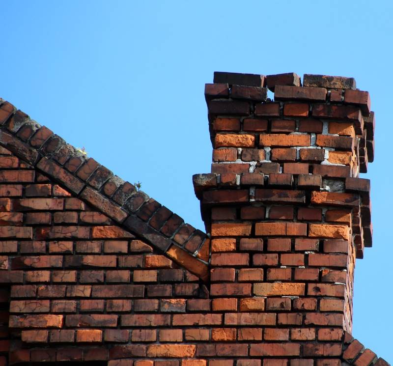 Signs Your Metamora Home Needs a Chimney Inspection Damaged chimney on an Metamora home showing cracks and missing mortar
